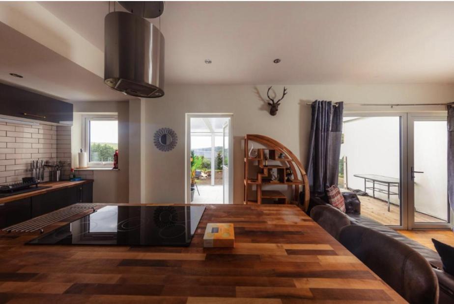 Luxury Cottage With Stunning Views Near Fairy Pools - School House 3 Carbost  Buitenkant foto